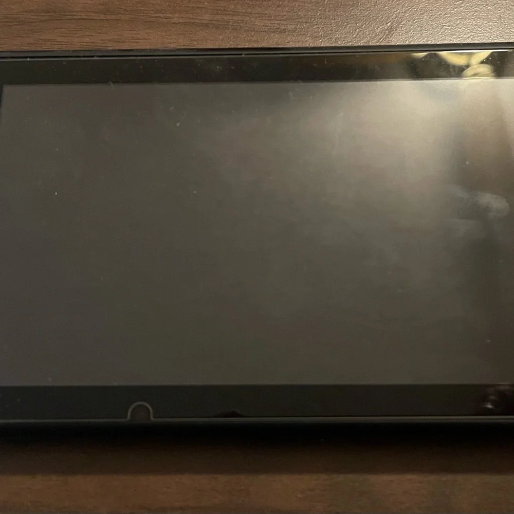 Nintendo Switch - Picture 2 of 4